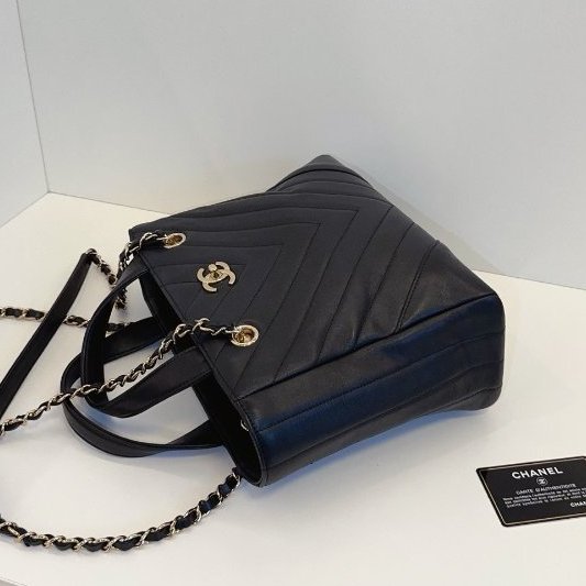 近新品 香奈兒/Chanel 黑色淡金V紋牛皮 2way 手提小托特-5
