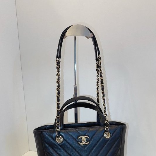 近新品 香奈兒/Chanel 黑色淡金V紋牛皮 2way 手提小托特-11