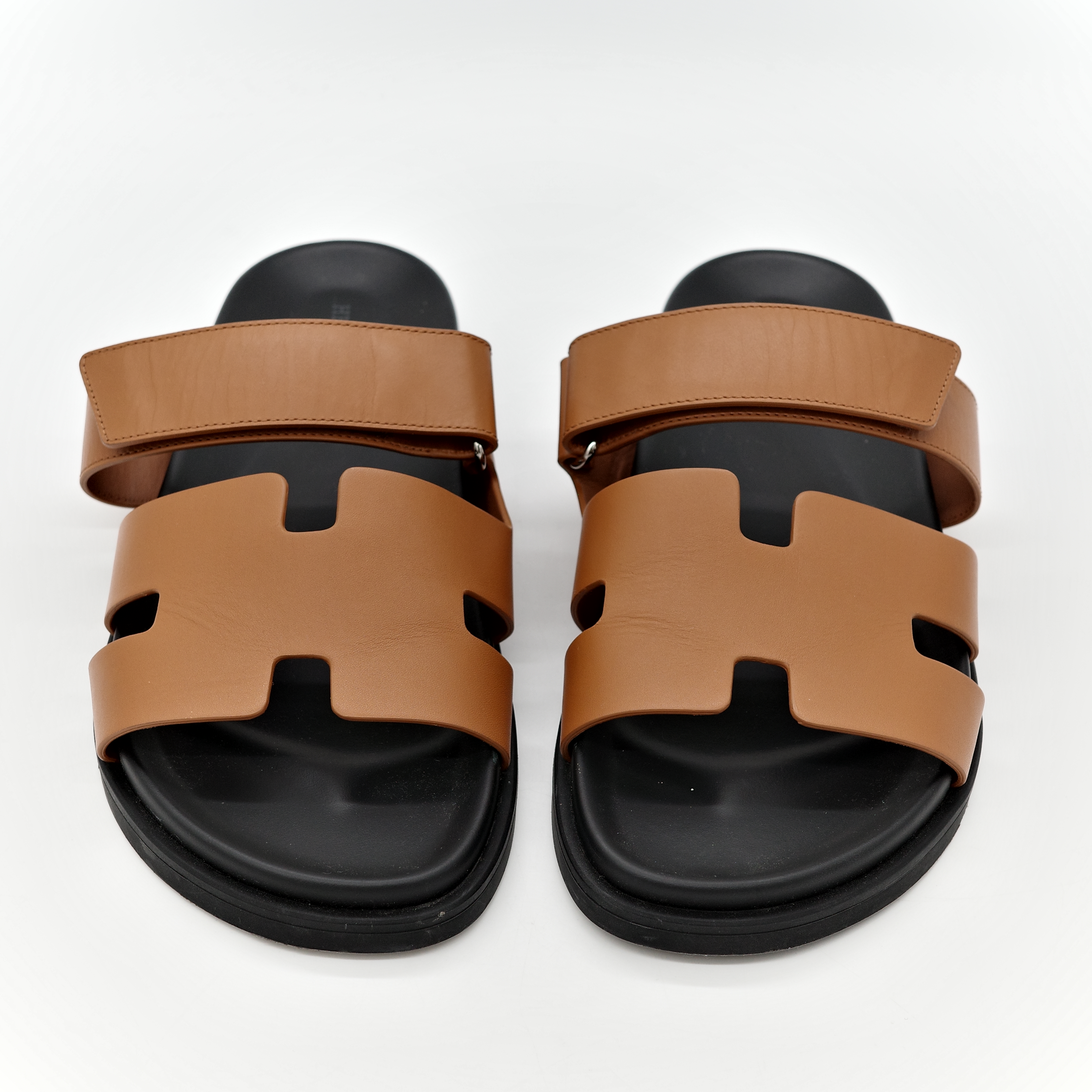 HERMES愛馬仕 Chypre sandal系列棕色 經典H LOGO小牛皮露趾涼鞋/二舅鞋-2