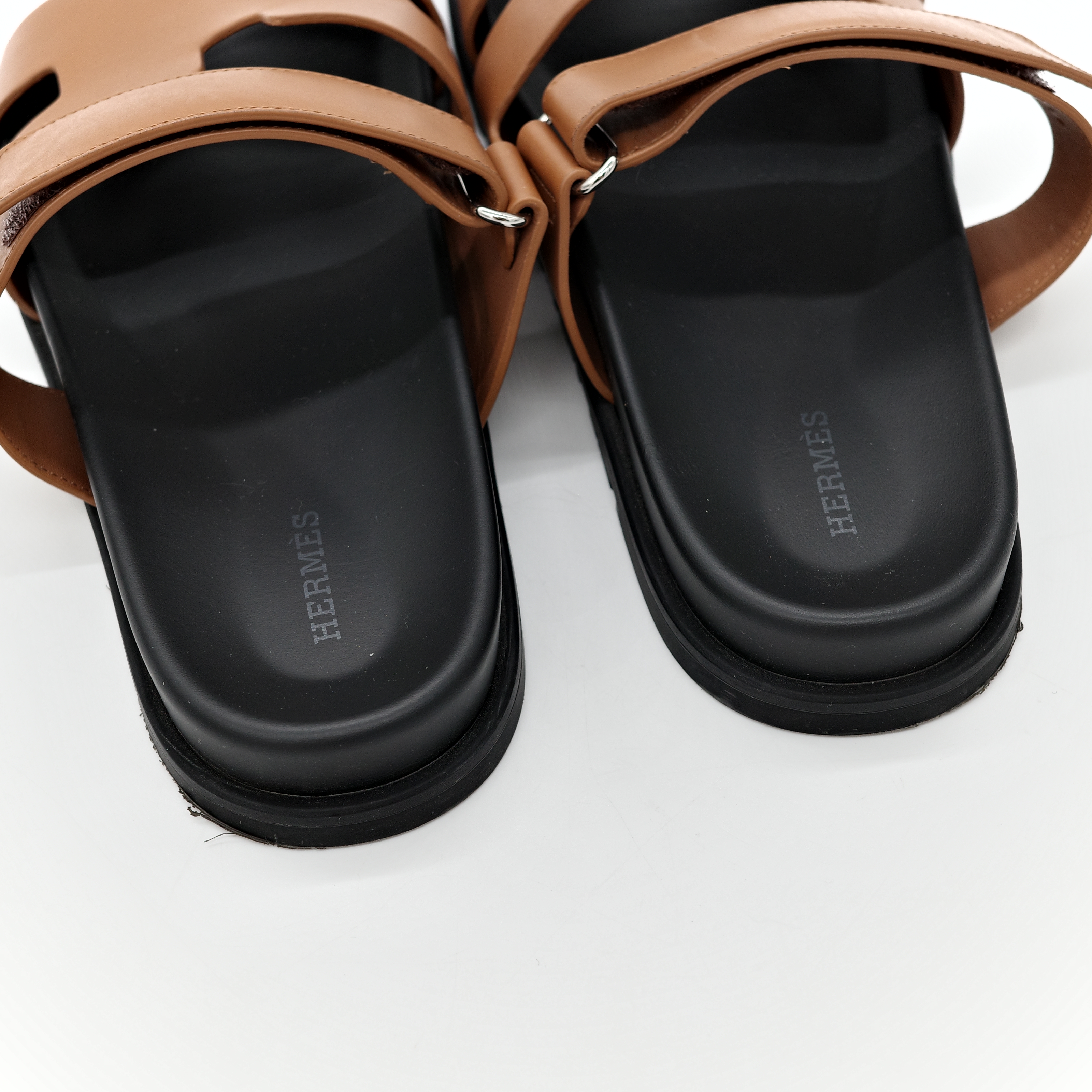 HERMES愛馬仕 Chypre sandal系列棕色 經典H LOGO小牛皮露趾涼鞋/二舅鞋-6