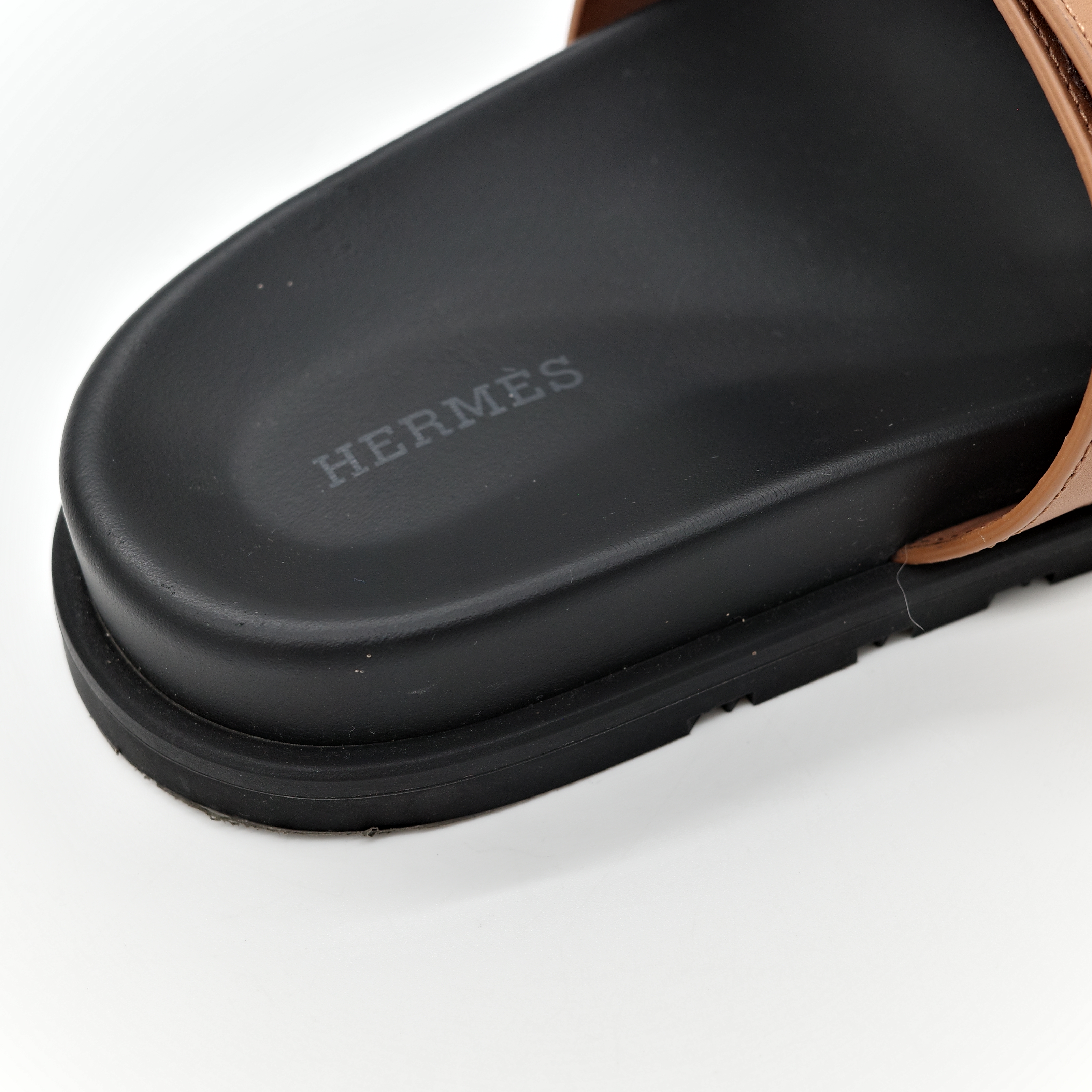 HERMES愛馬仕 Chypre sandal系列棕色 經典H LOGO小牛皮露趾涼鞋/二舅鞋-10