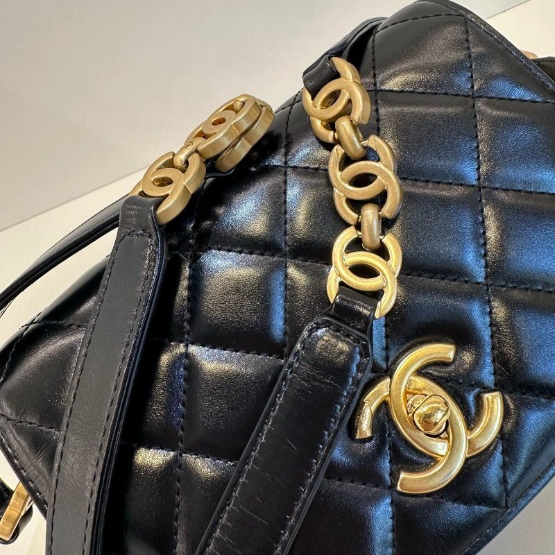 芯片款 香奈兒/Chanel 高級手工坊繫列 黑金 油蠟皮馬鞍包/郵差包-9