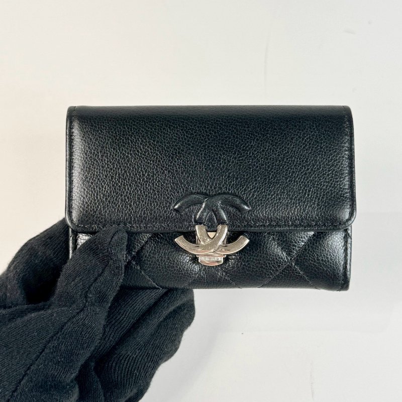 CHANEL 黑色 荔枝 牛皮 古巴系列 按壓式 銀釦 重工雙 C卡片夾 名片夾 零錢包-2