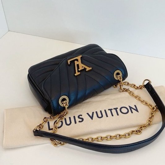 近新品 路易威登/Louis Vuitton 黑金小號New Wave Chain 純芯片鏈條款屁桃包-4