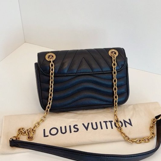 近新品 路易威登/Louis Vuitton 黑金小號New Wave Chain 純芯片鏈條款屁桃包-6