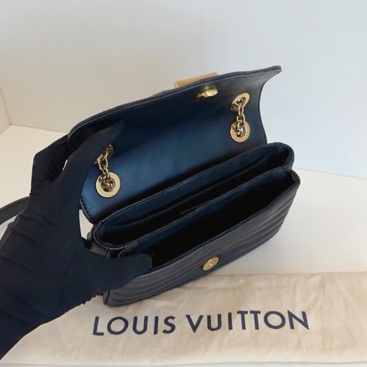 近新品 路易威登/Louis Vuitton 黑金小號New Wave Chain 純芯片鏈條款屁桃包-9