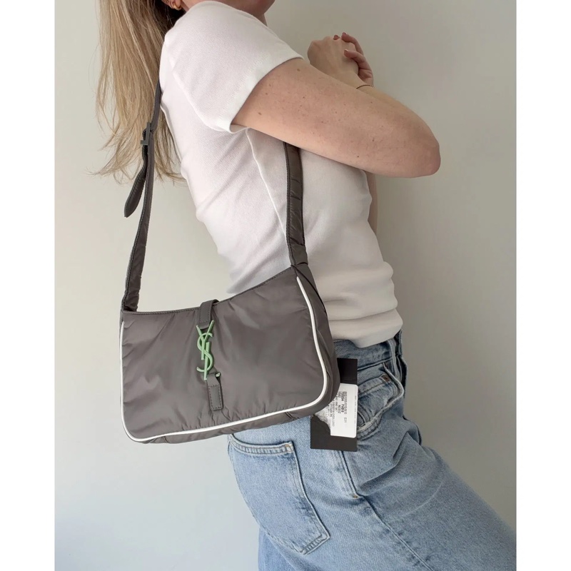 YSL Saint Laurent LE5A7 Hobo尼龍腋下包灰色-0