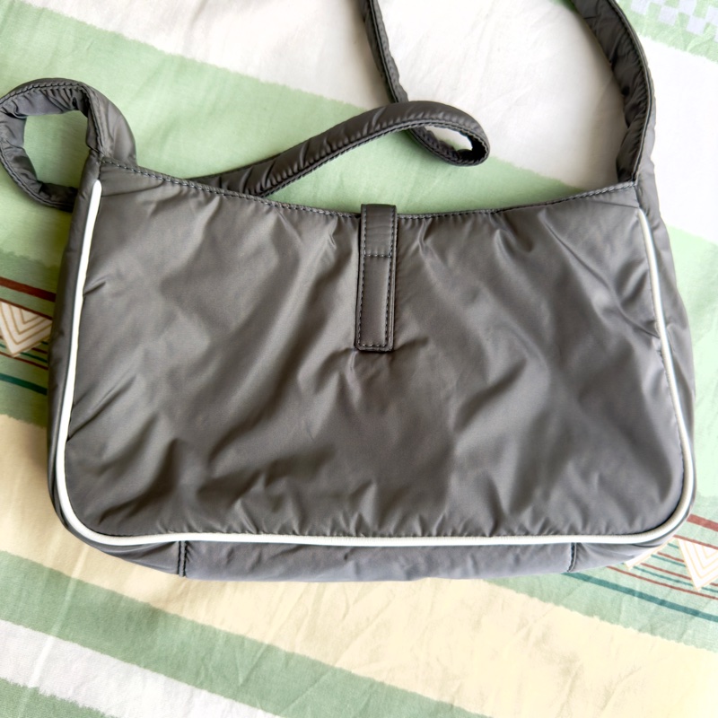 YSL Saint Laurent LE5A7 Hobo尼龍腋下包灰色-2