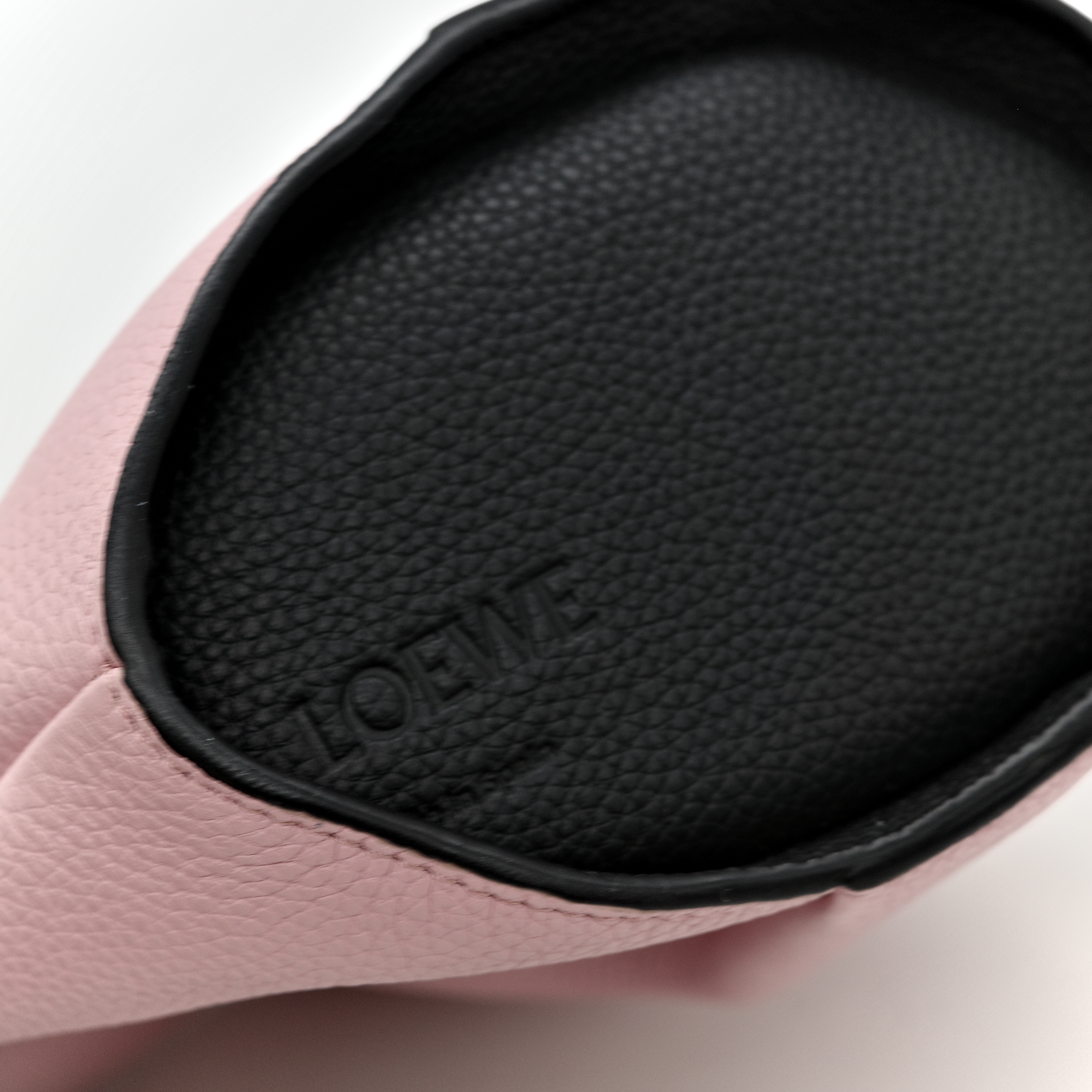 LOEWE 羅意威 粉紅色 兔兔包 斜背包-7