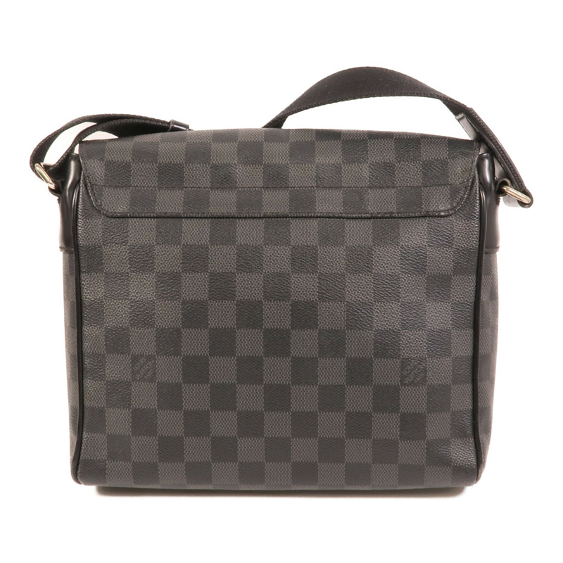 LOUIS VUITTON Damier Graphite Distrist PM銀扣肩背袋-1