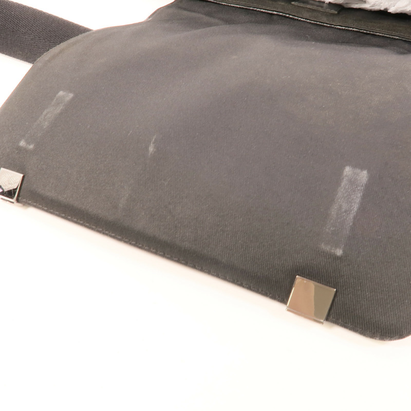 LOUIS VUITTON Damier Graphite Distrist PM銀扣肩背袋-17