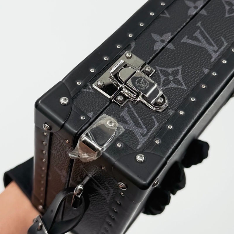 Louis Vuitton Monogram Eclipse Clutch Box 手拿/肩/斜背包-8