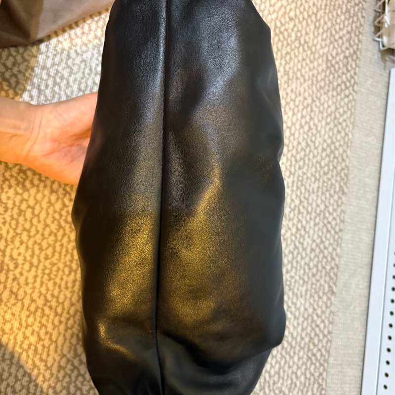 BV 雲朵包 牛角包 腋下包 磁吸-8