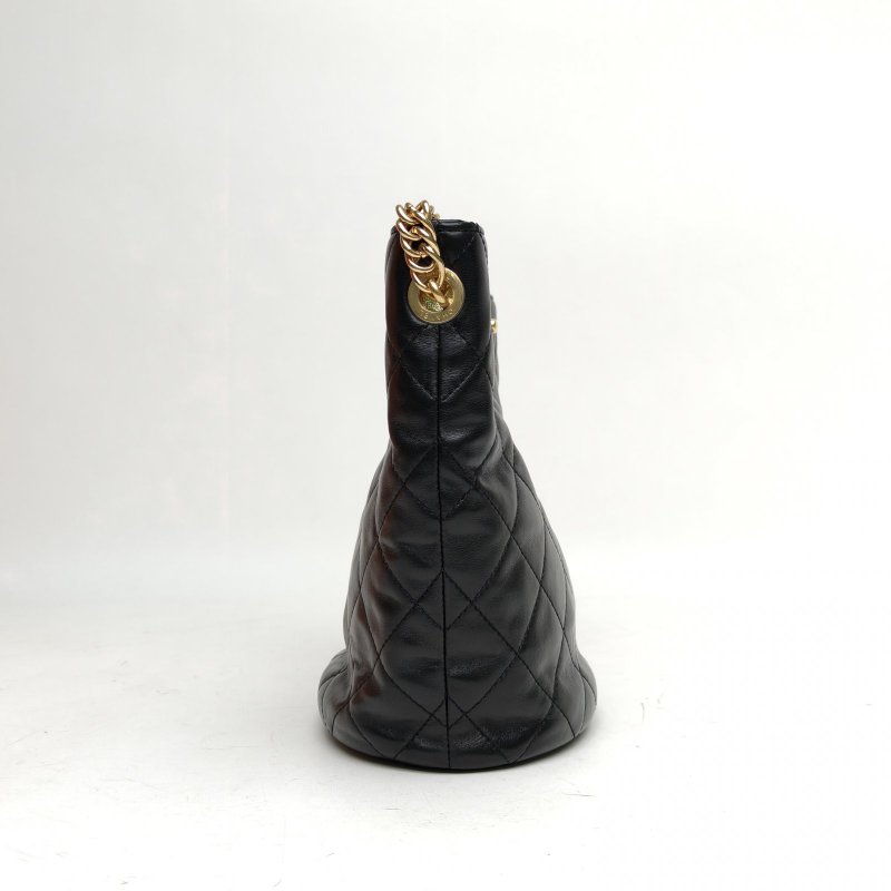 CHANEL 黑色羊皮晶片金扣23C琺瑯鏈條hobo水桶包肩背包-3