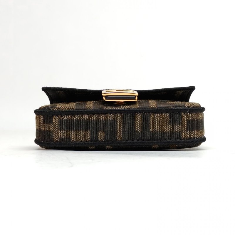 FENDI Baguette法棍包Nano老花PVC肩背包-4