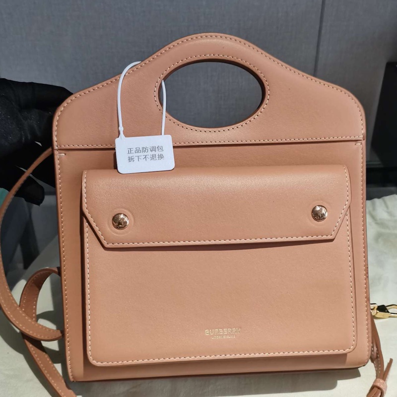 博柏利/Burberry  牛皮pocket口袋包 尺寸：26*23*5。配塵袋-0