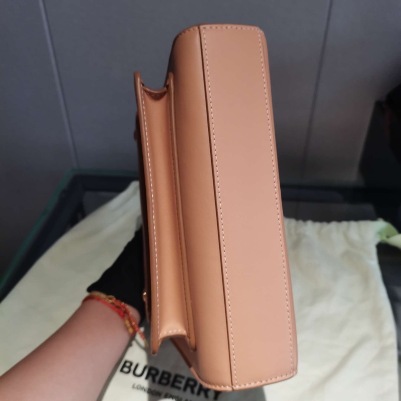 博柏利/Burberry  牛皮pocket口袋包 尺寸：26*23*5。配塵袋-3