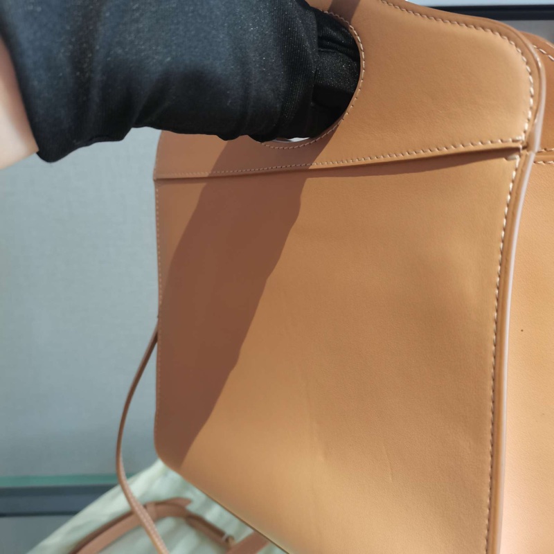 博柏利/Burberry  牛皮pocket口袋包 尺寸：26*23*5。配塵袋-6