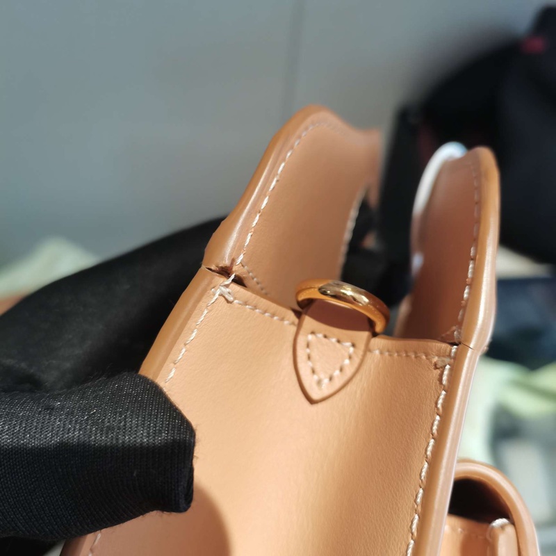 博柏利/Burberry  牛皮pocket口袋包 尺寸：26*23*5。配塵袋-7