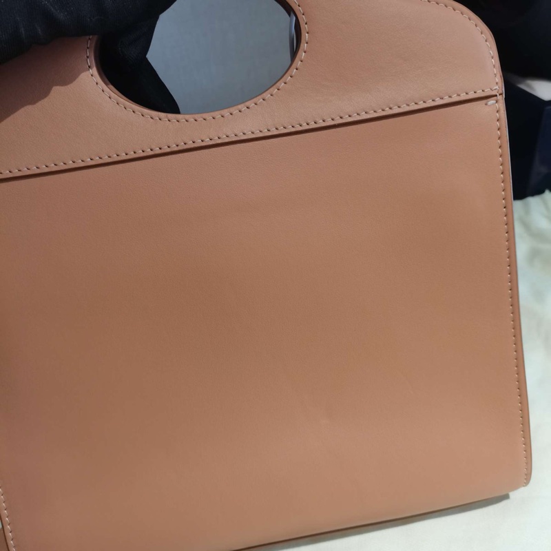 博柏利/Burberry  牛皮pocket口袋包 尺寸：26*23*5。配塵袋-8