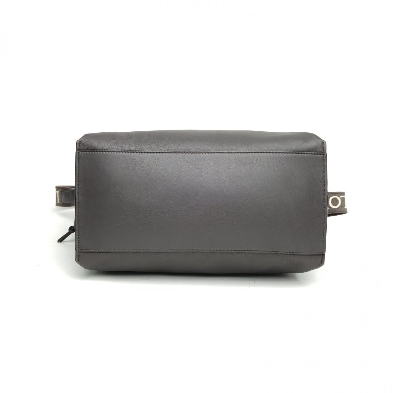 LOEWE 灰色牛皮銀扣Cubihobo腋下包大號肩背包-4