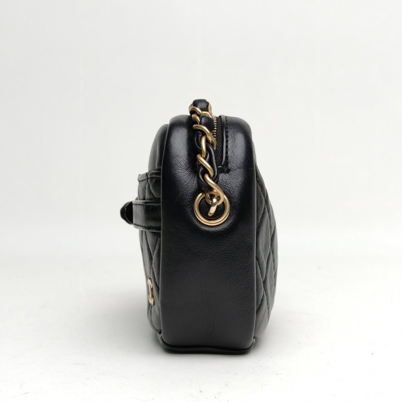 CHANEL 黑色羊皮26開金扣格紋拉鏈相機包肩背包-1
