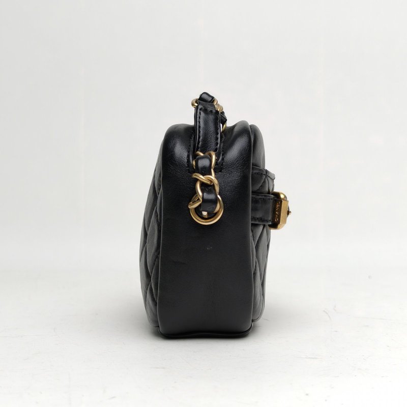 CHANEL 黑色羊皮26開金扣格紋拉鏈相機包肩背包-3