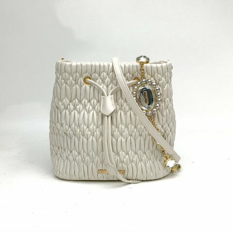 MIU MIU 白色羊皮褶皺水桶包肩背包