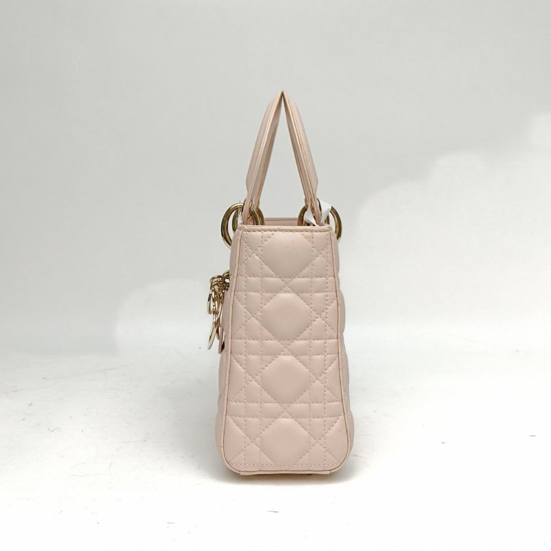 DIOR Lady戴妃包四格徽章肩帶粉色羊皮金扣肩背包-1