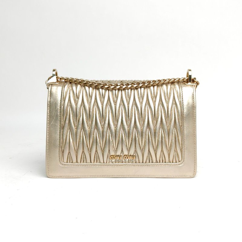 MIU MIU 金色羊皮金扣Confidential褶皺鏈條包肩背包-2