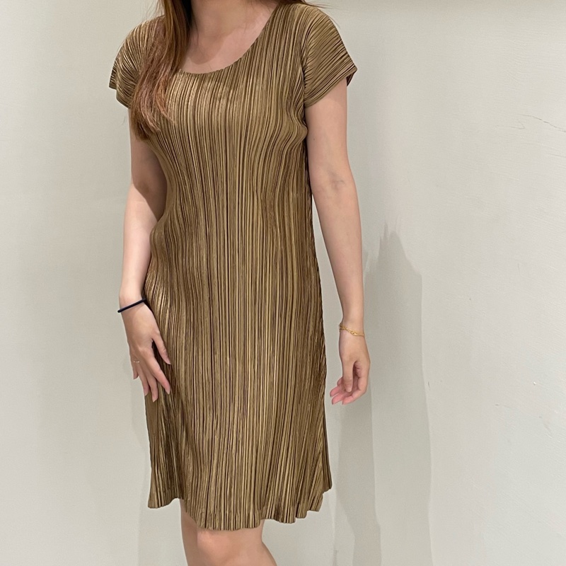 ▪️富貴選物FUGUEI▪️PP  三宅一生 金色緞面光澤 包袖洋裝-0