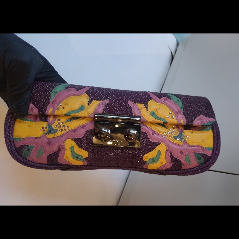 LV 紫色拼接皮革黑釦手拿包-4