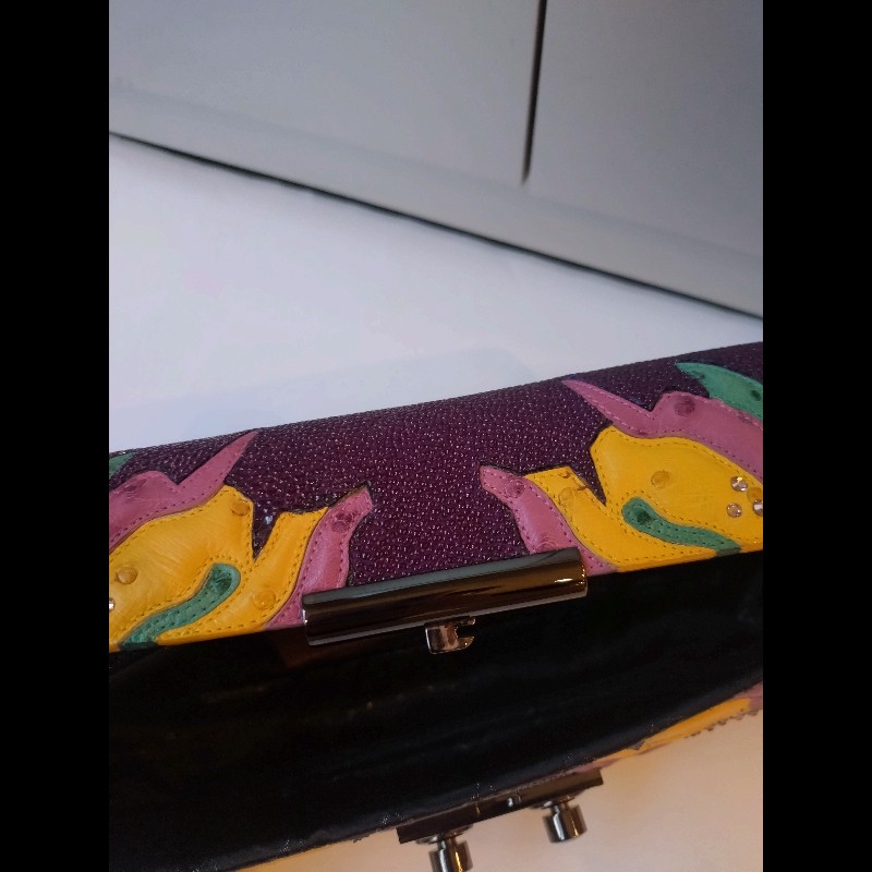 LV 紫色拼接皮革黑釦手拿包-8