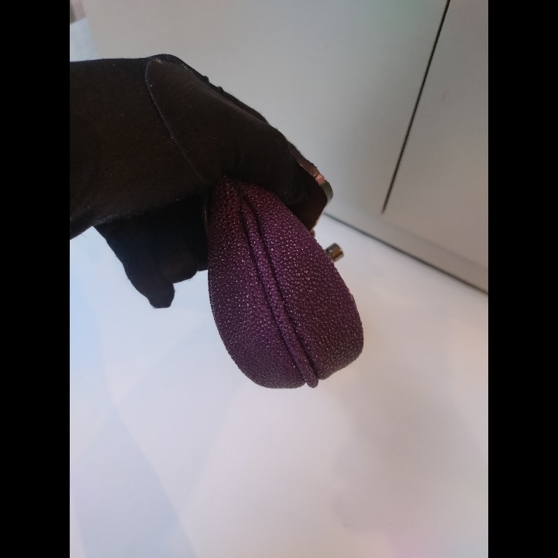 LV 紫色拼接皮革黑釦手拿包-10