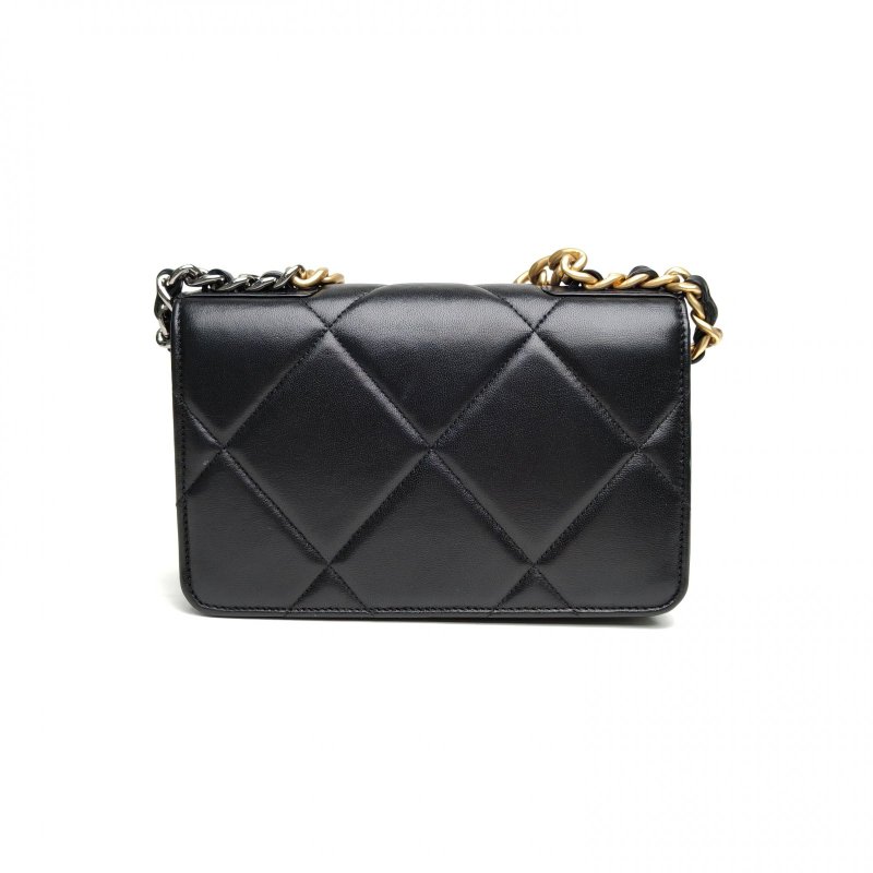 CHANEL 19BAG旋鈕WOC黑色羊皮晶片開金銀扣肩背包-2