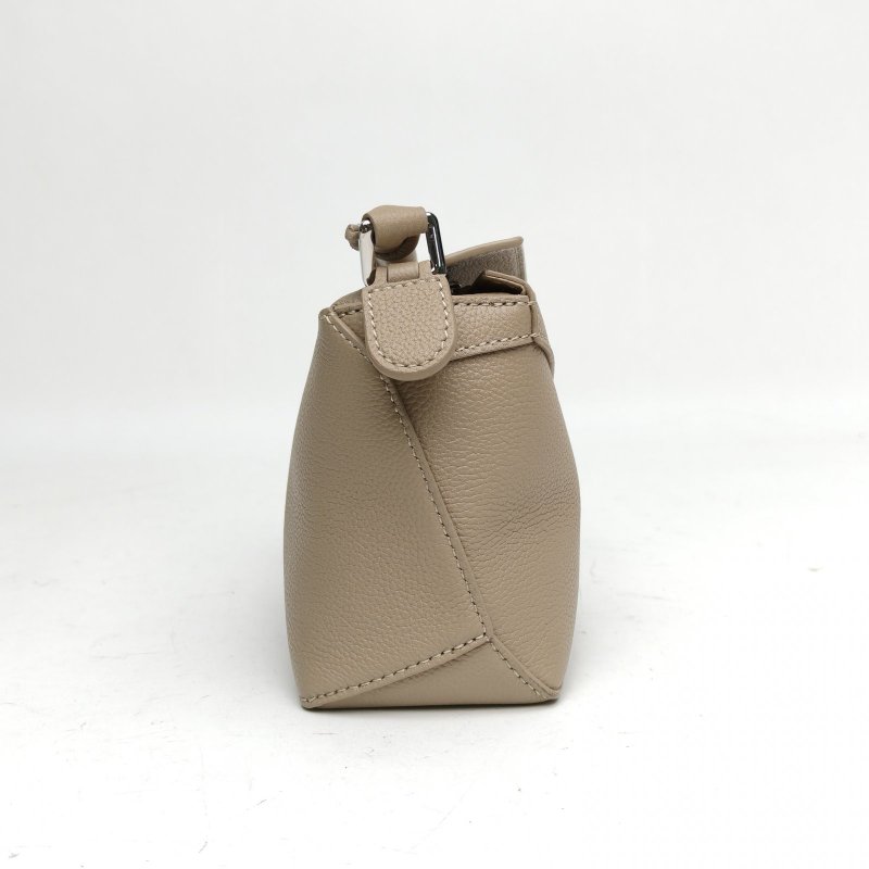 LOEWE Puzzle18幾何包迷你MINI淺灰色牛皮肩背包-3