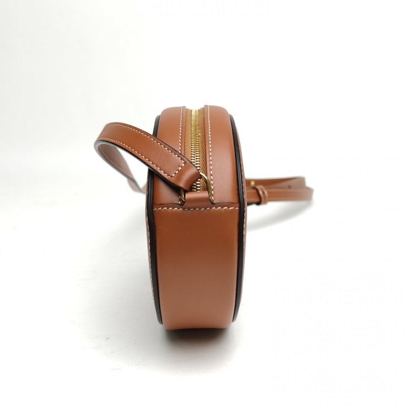 CELINE 凱旋門浮雕月餅包小號焦糖色牛皮金扣肩背包-1