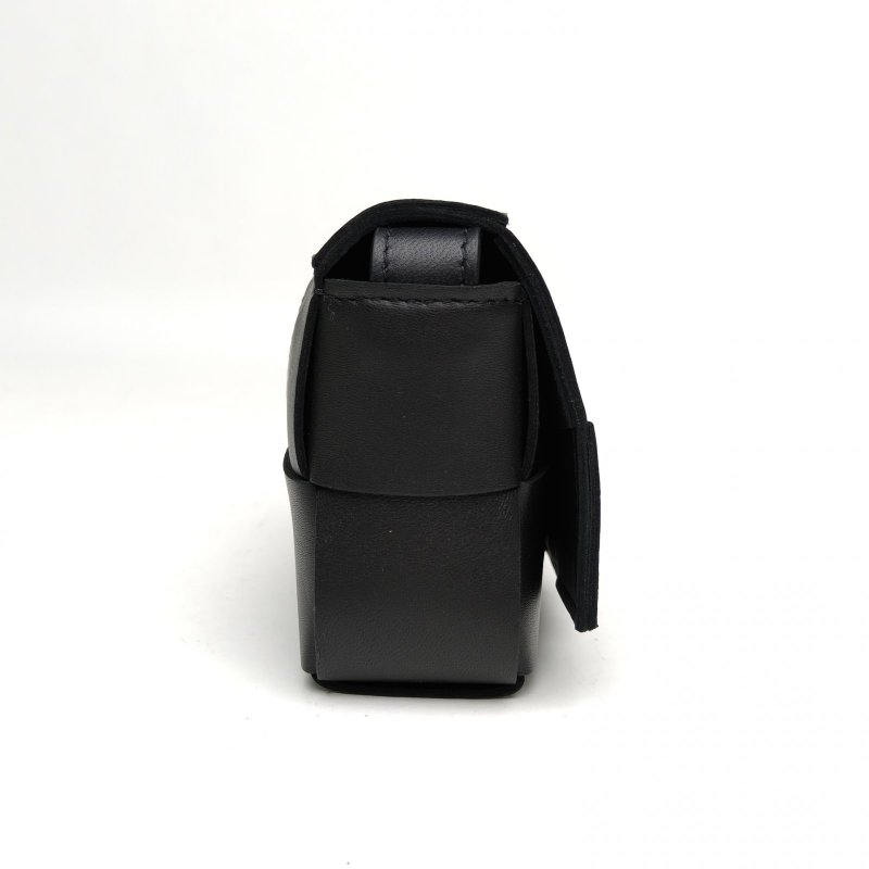 BOTTEGA VENETA CassetteMini12黑色羊皮肩背包-3