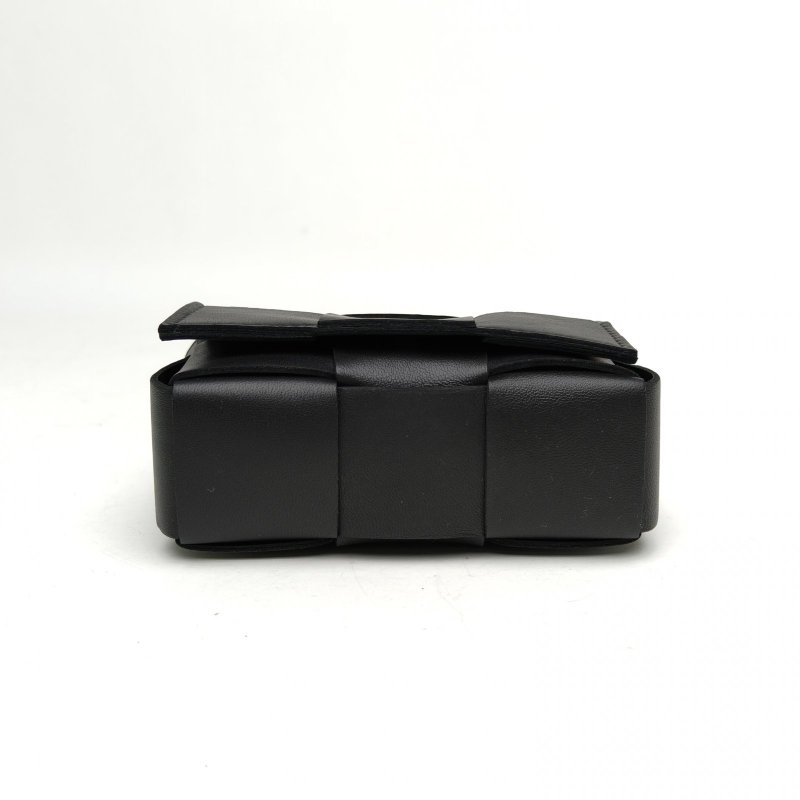 BOTTEGA VENETA CassetteMini12黑色羊皮肩背包-4