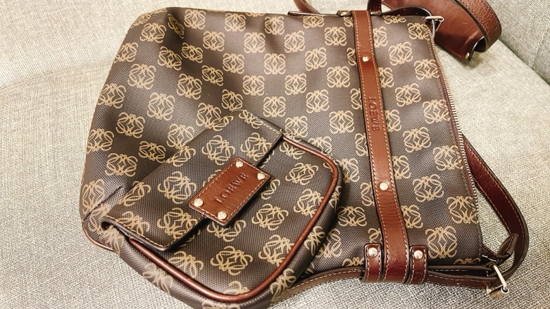 LOEWE 中性斜背包-1