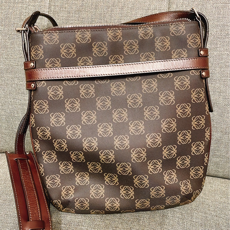 LOEWE 中性斜背包-2