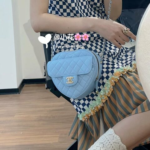 CHANEL 藍色金扣大號 肩背斜背包愛心包18*16*6 99新配件塵袋