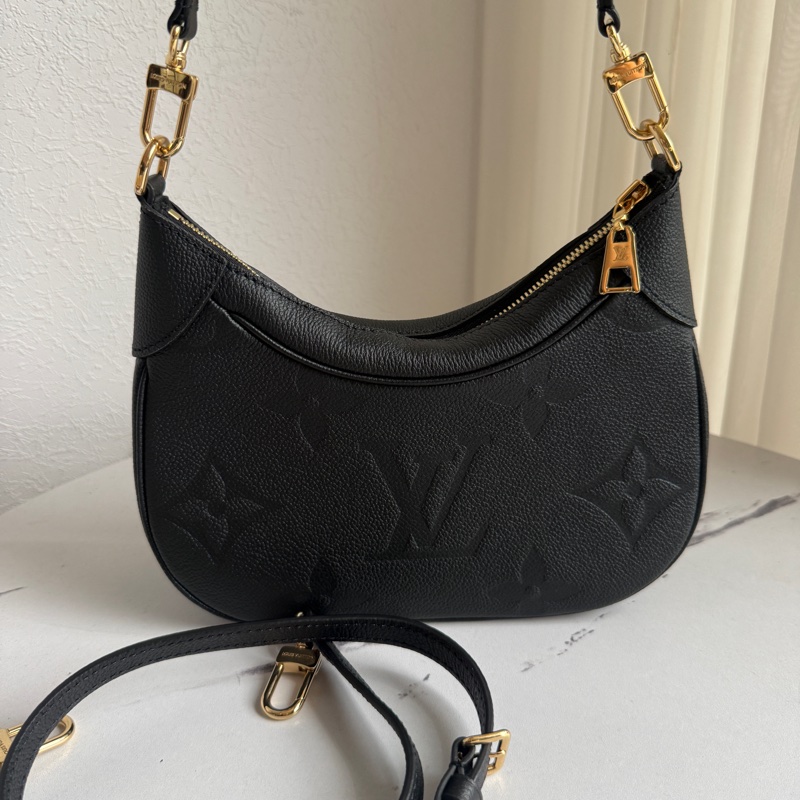 lv 黑壓紋半月腋下包 買不到了-1