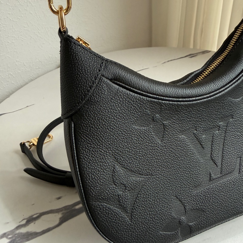 lv 黑壓紋半月腋下包 買不到了-5