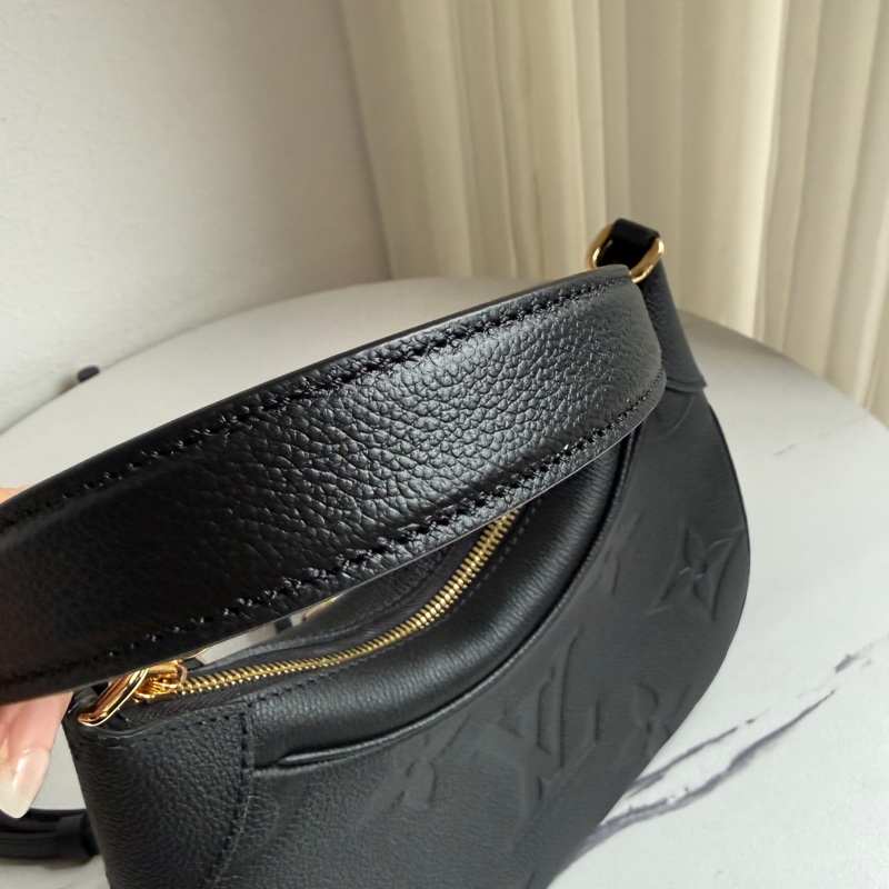 lv 黑壓紋半月腋下包 買不到了-6
