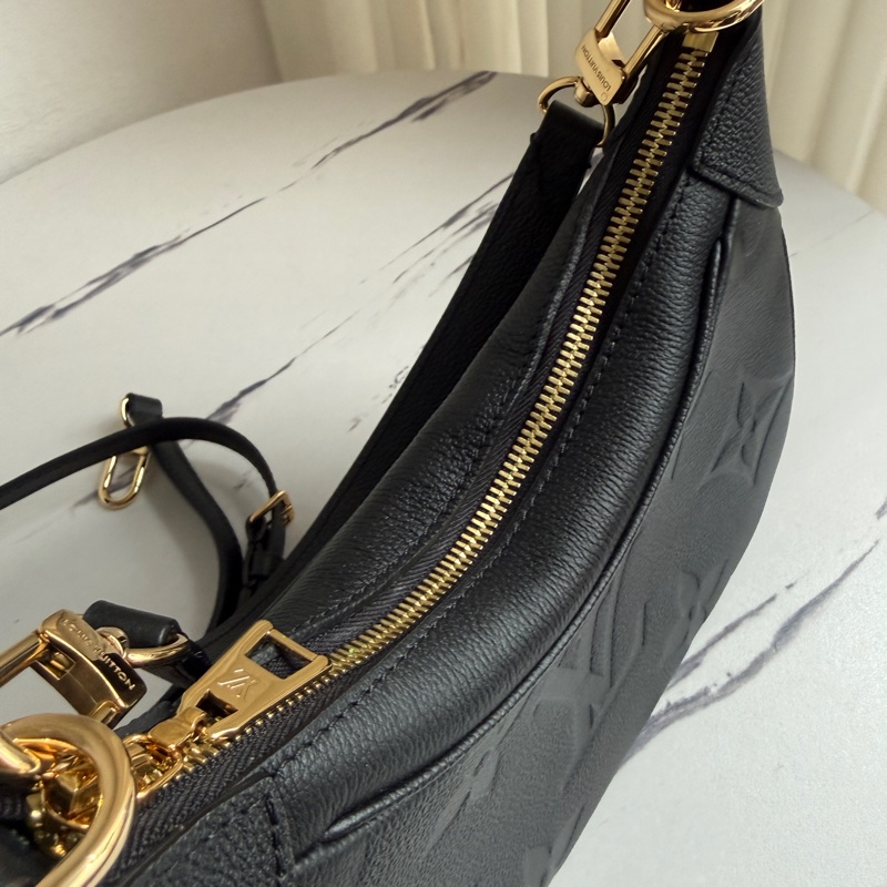 lv 黑壓紋半月腋下包 買不到了-7