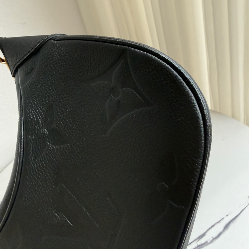 lv 黑壓紋半月腋下包 買不到了-8