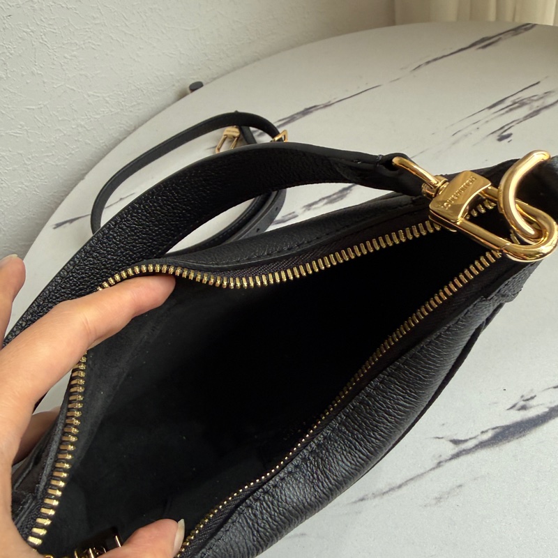 lv 黑壓紋半月腋下包 買不到了-10