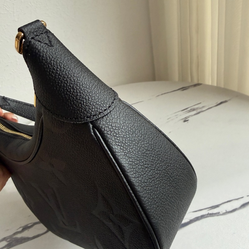 lv 黑壓紋半月腋下包 買不到了-12