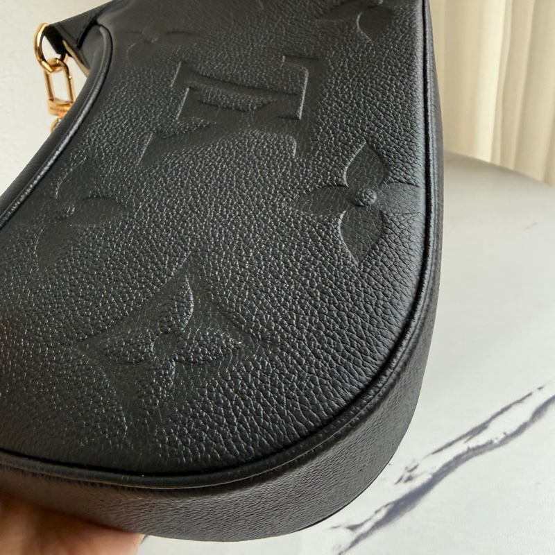 lv 黑壓紋半月腋下包 買不到了-13